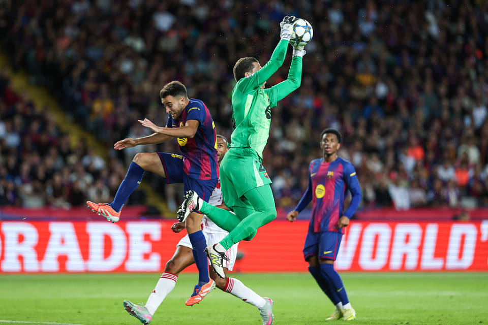 包含德国杯转会期走向成谜；巴塞罗那内部沟通；更衣室稳定；年轻球员得到机会的词条