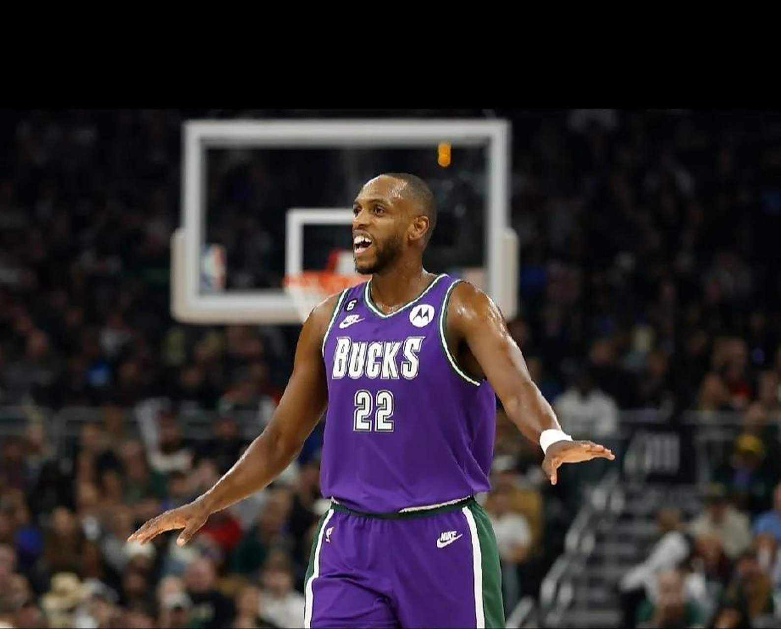 赛后社区盾焦点战，密尔沃基雄鹿单刀错失，更衣室稳定，赛程密集仍需轮换的简单介绍