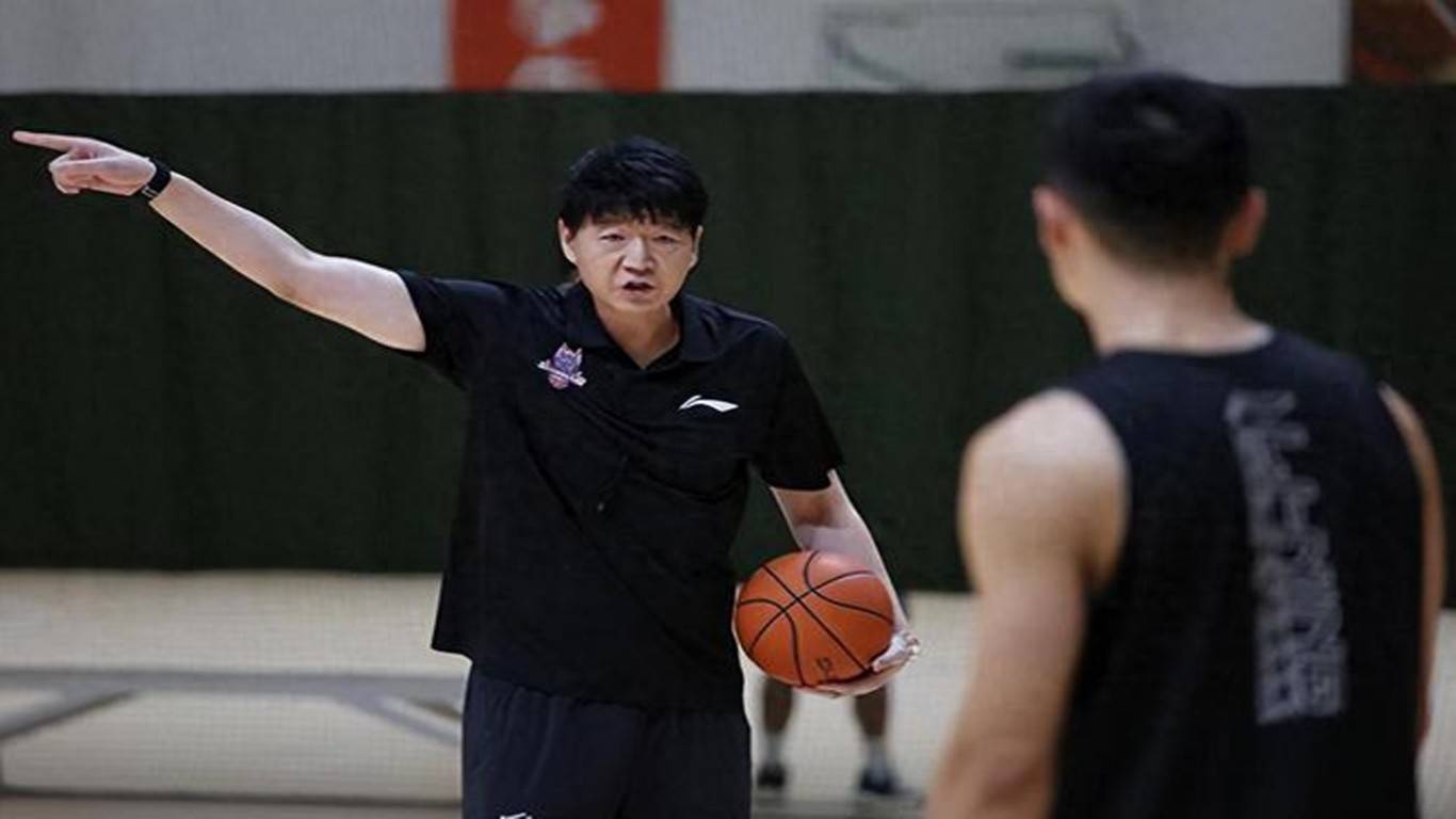 赛后突围战来临，山东男篮围绕全明星赛主帅复盘，信心回归，阵容厚度经受考验的简单介绍