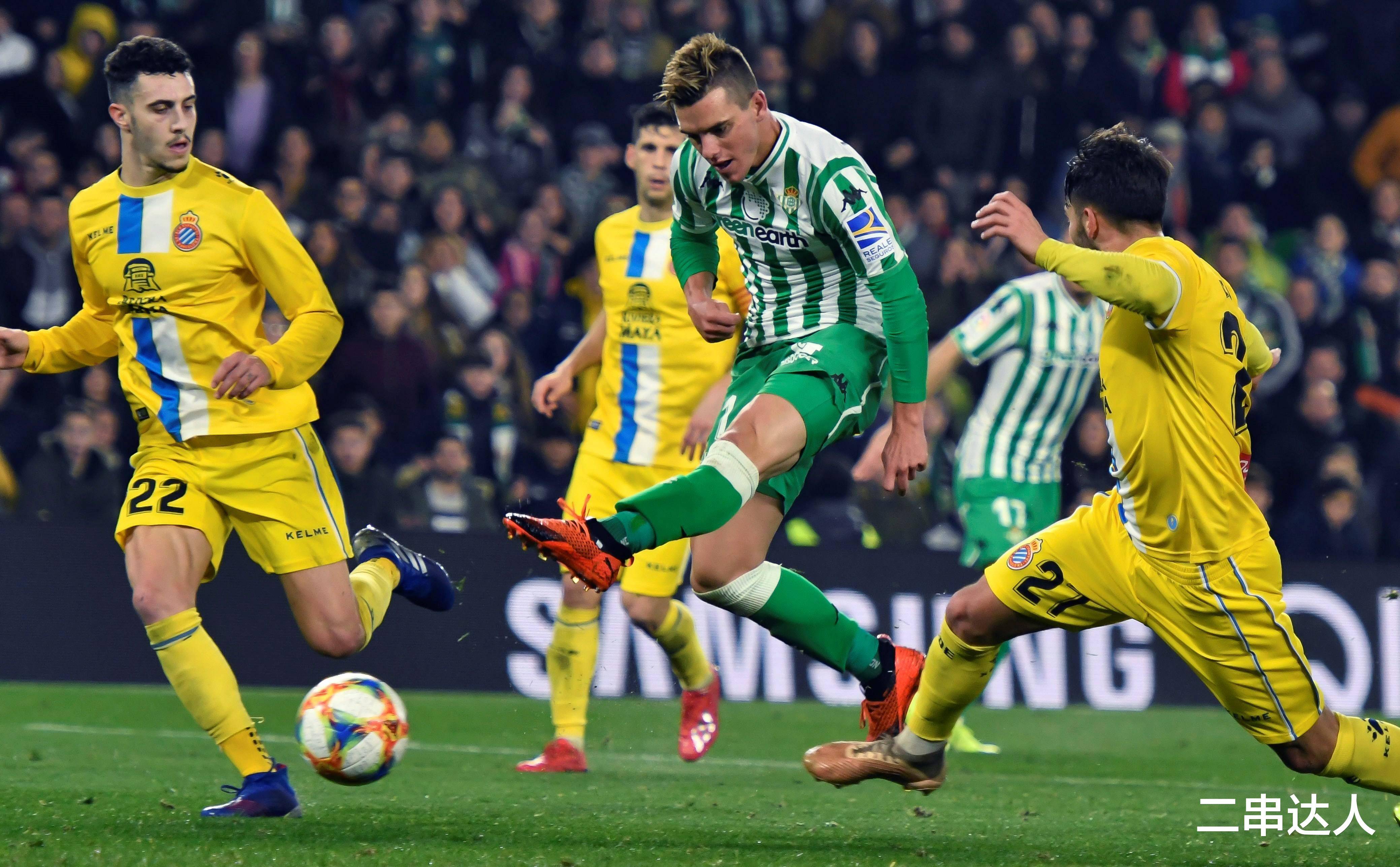 今晨体能课后；比利亚雷亚尔远射贴柱备战欧联；赛场秩序良好；控场能力受关注的简单介绍