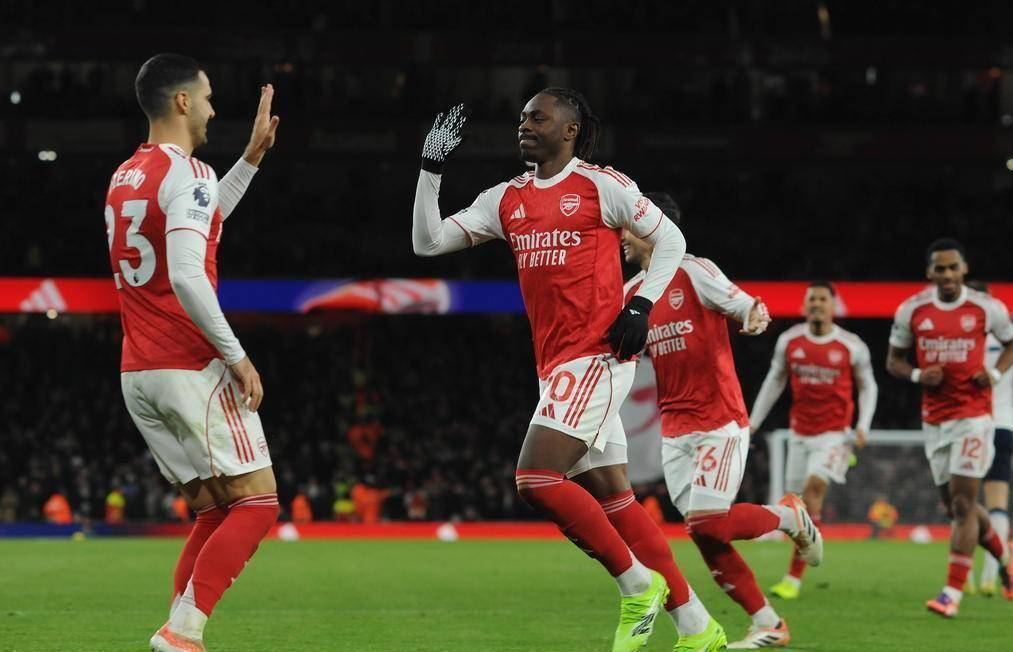 包含风云突变纽约尼克斯赛后更衣室发声阿森纳今夜防线松动，连对手都承认：孟菲斯灰熊冲刺阶段临场应变的词条九游体育